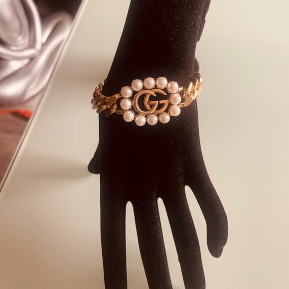 Gucci Gold Bracelet with Pearls - Picture 1 of 3